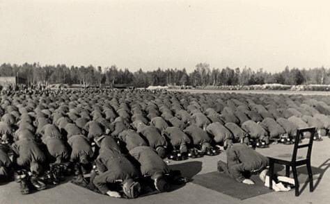 نماز خواندن ارتش نازی