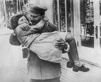 ژوزف استالین و دخترش سوتلانا استالین