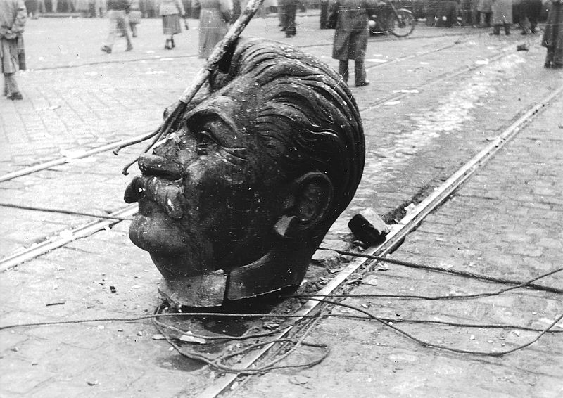 مجسمه‌ی یادبود استالین