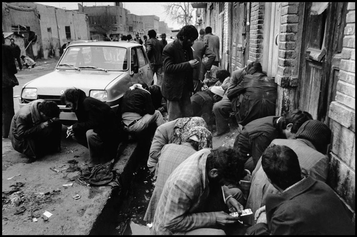 معتادان هروئینی در محله گمرک تهران