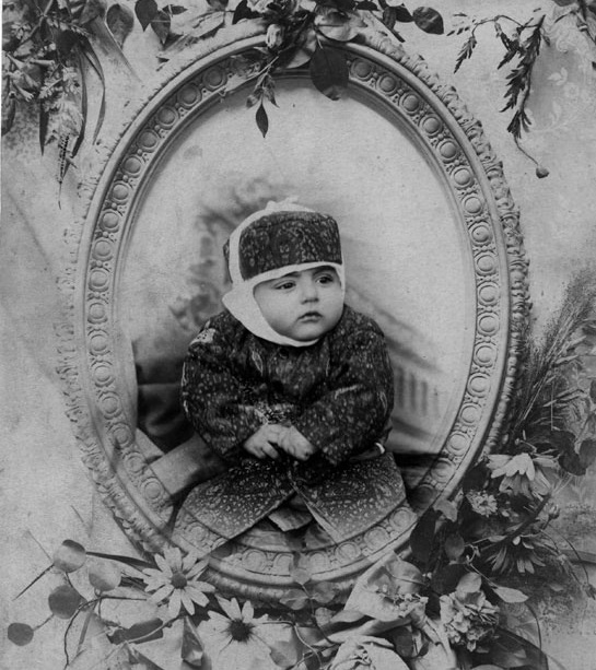 احمد میرزا  زمانی که نوزاد بود.