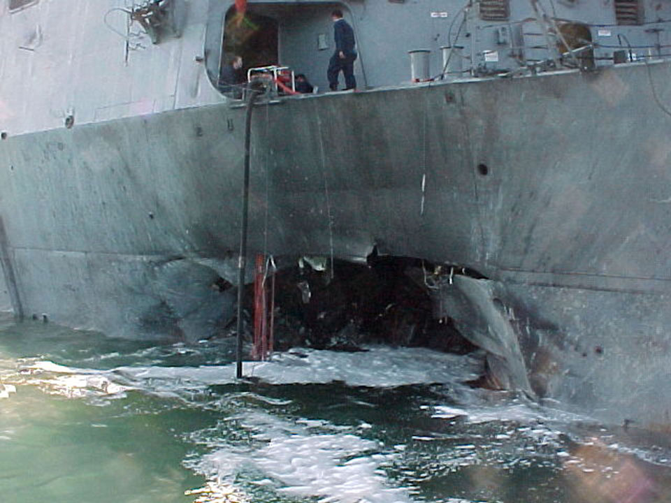 کشتیِ جنگیِ یواس‌اس کول (دی‌دی‌جی-۶۷) متعلق به آمریکا