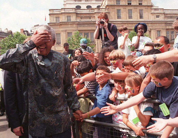 ماندلا در سفر به بریتانیا در سال ۱۹۹۶