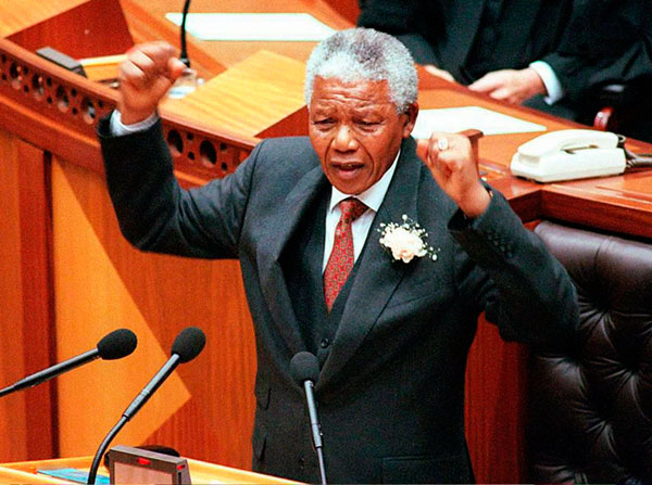 سخنرانی ماندلا در افتتاحیه پارلمان افریقای جنوبی در سال
