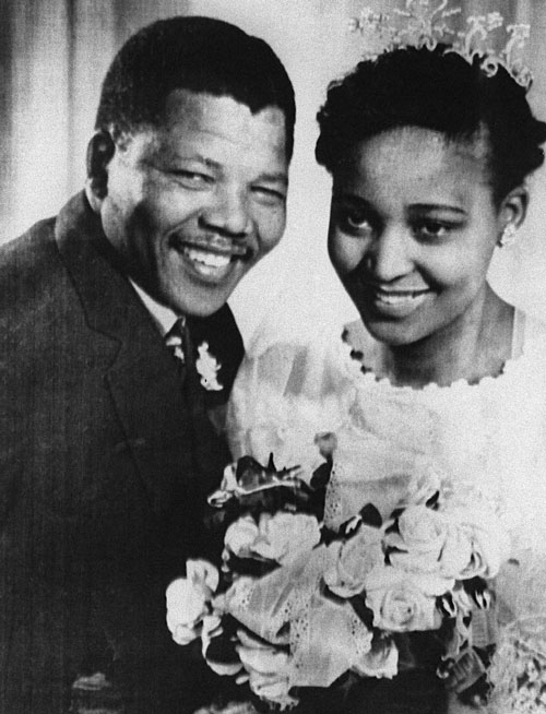 ماندلا و همسرش در مراسم ازدواجشان در ۱۹۵۸