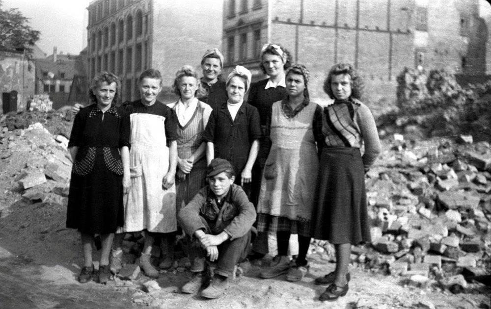 زنان آواربردار آلمان، ترومرفراون، Trümmerfrauen