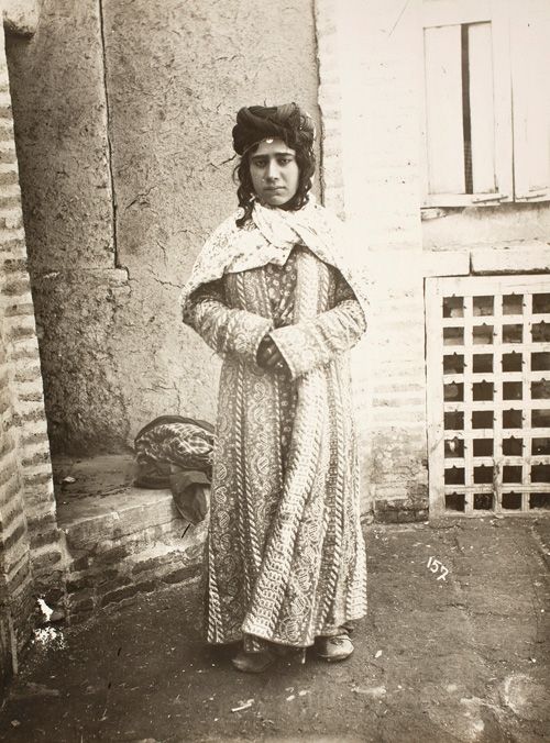 تصویر یک دختر در زمان قاجار